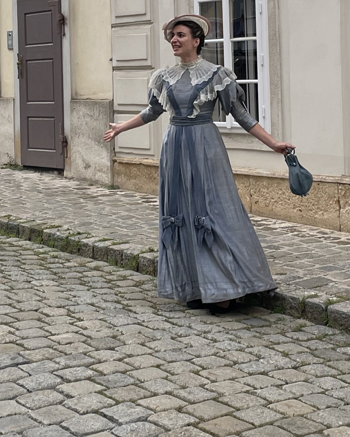 Szene aus der Tour vor einem Altwiener Haus